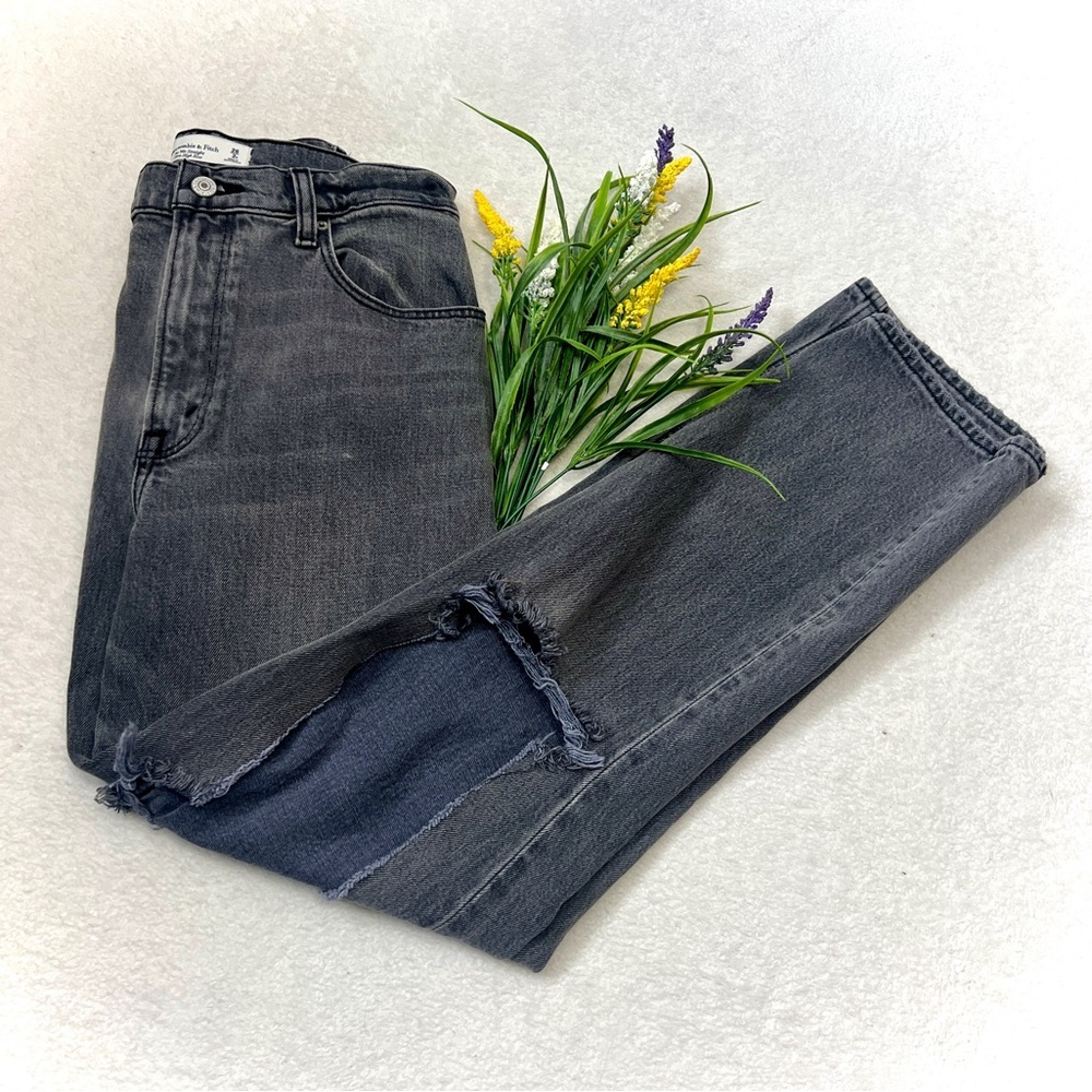 Abercrombie & Fitch The 90's Straight Ultra High Rise Jean - Size 2/26